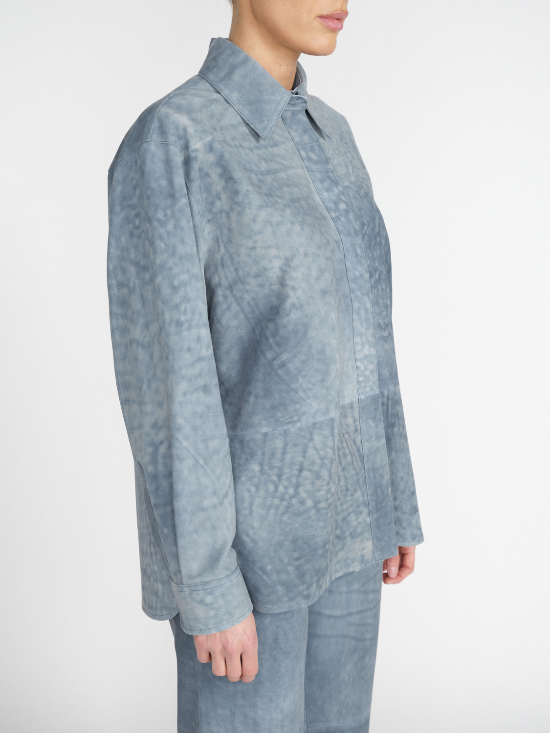 Arma Sofia - Camicia oversize in pelle con lavaggio scuro   blu 34