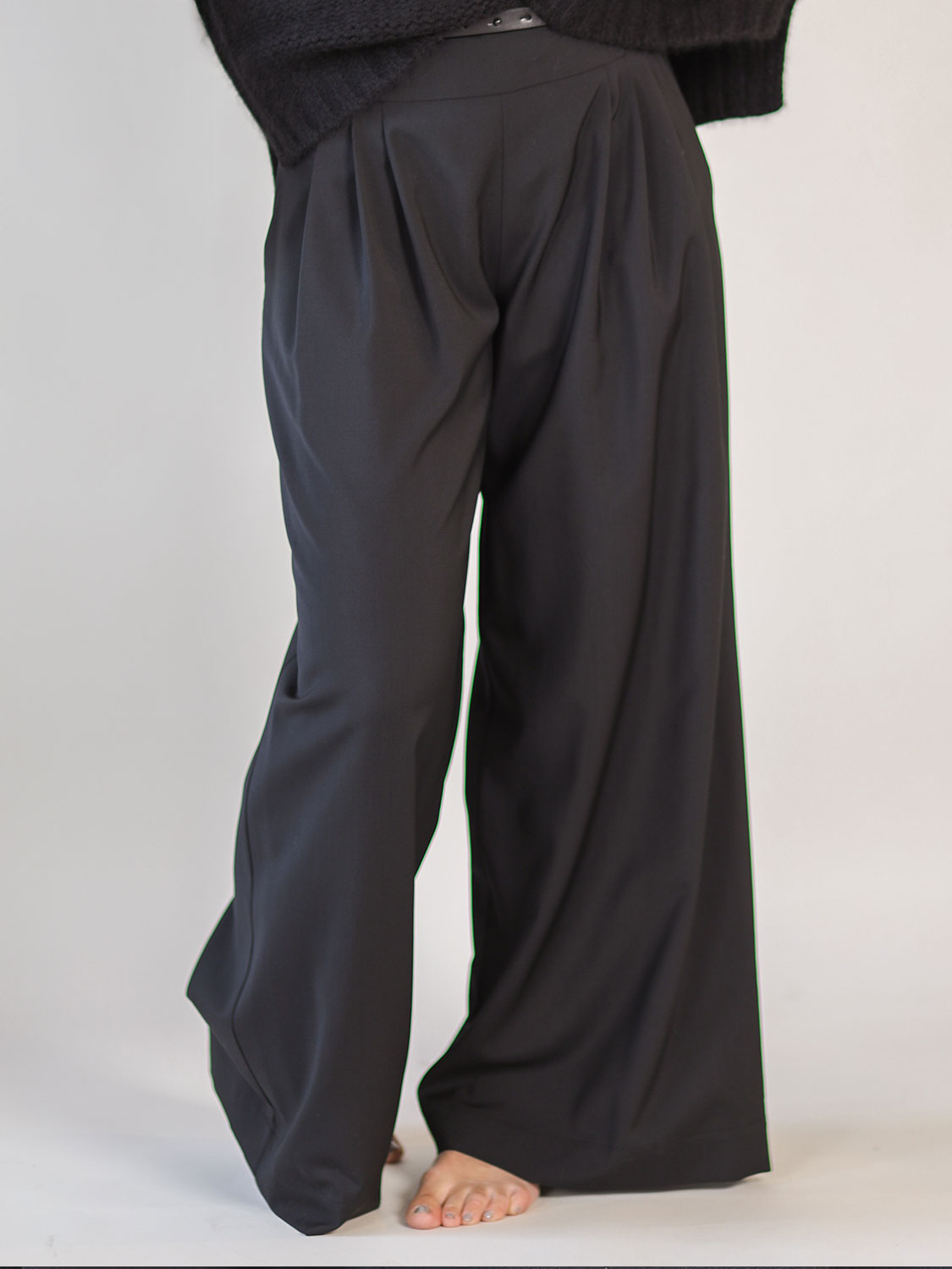 Odeeh Wide pleated trousers in virgin wool black 34