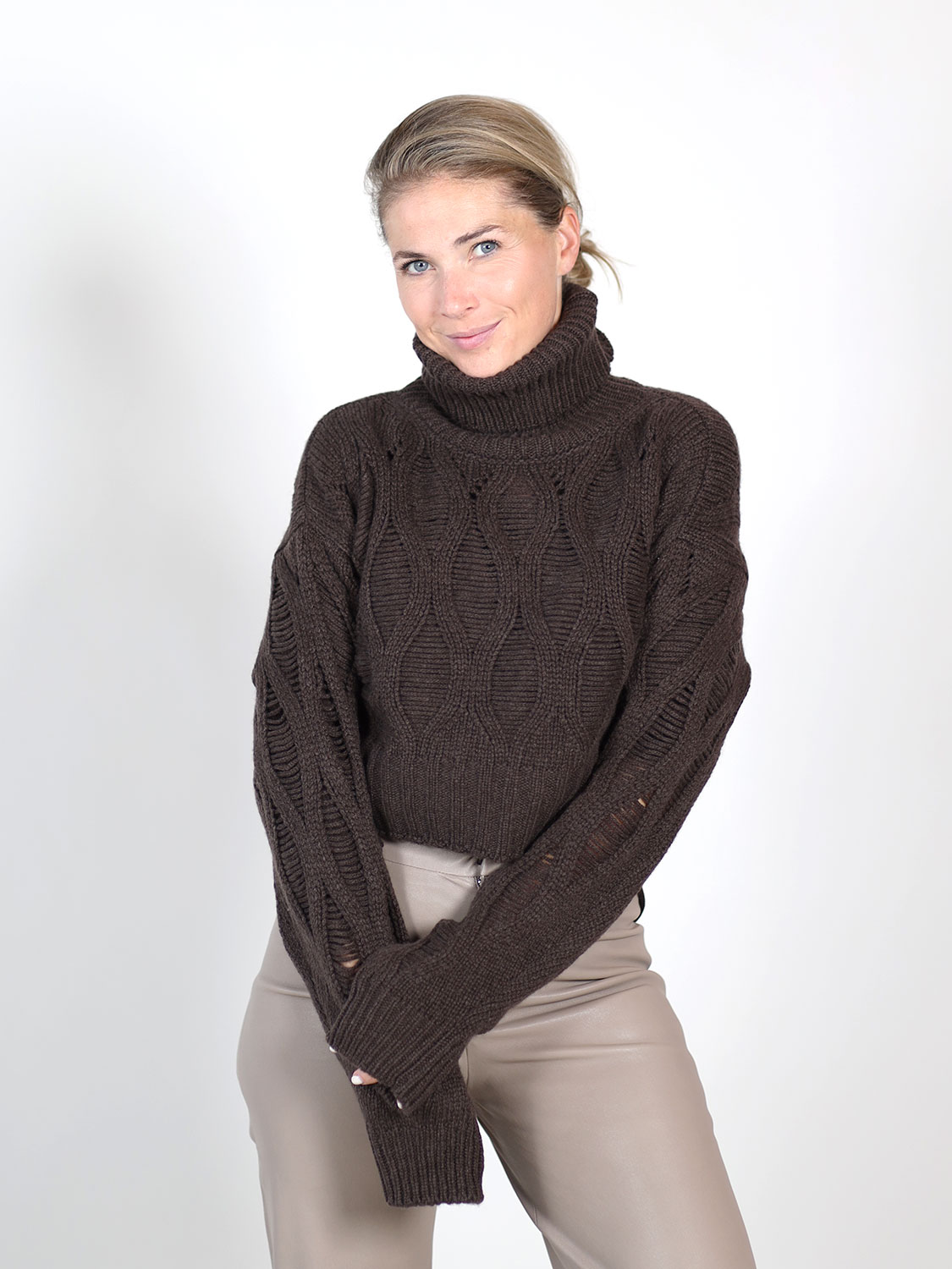 Ely Ely Lyla – Short turtleneck sweater in chunky knit brown 34
