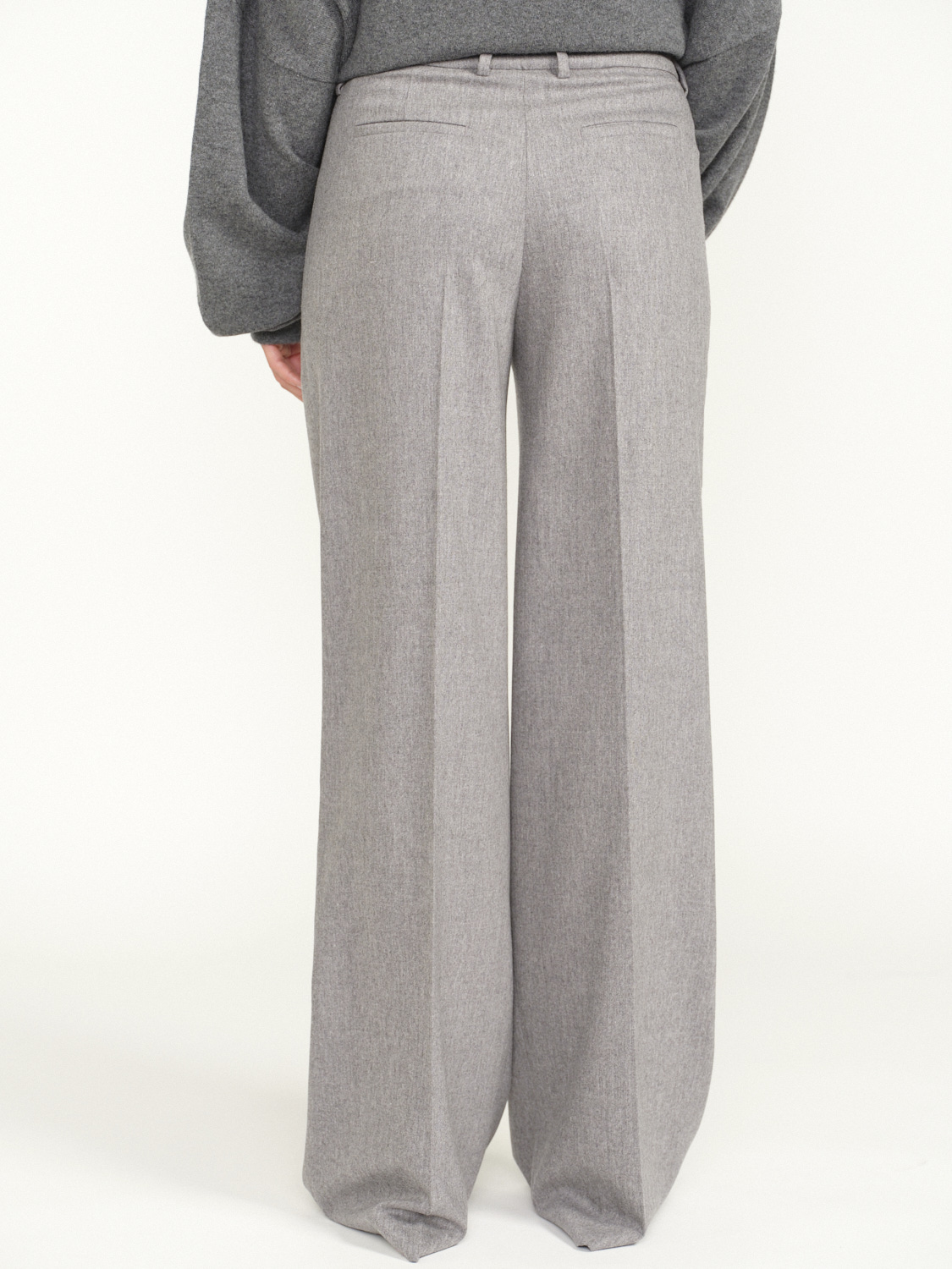 PT Torino Pantalón arrugado clásico de lana virgen gris 34
